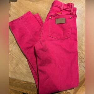 Vintage women’s Wrangler jeans in red color. Size 5 x 32